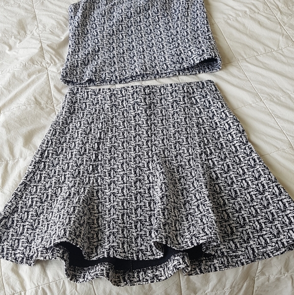 Banana Republic XSMALL 2piece top and skirt - Picture 2 of 4